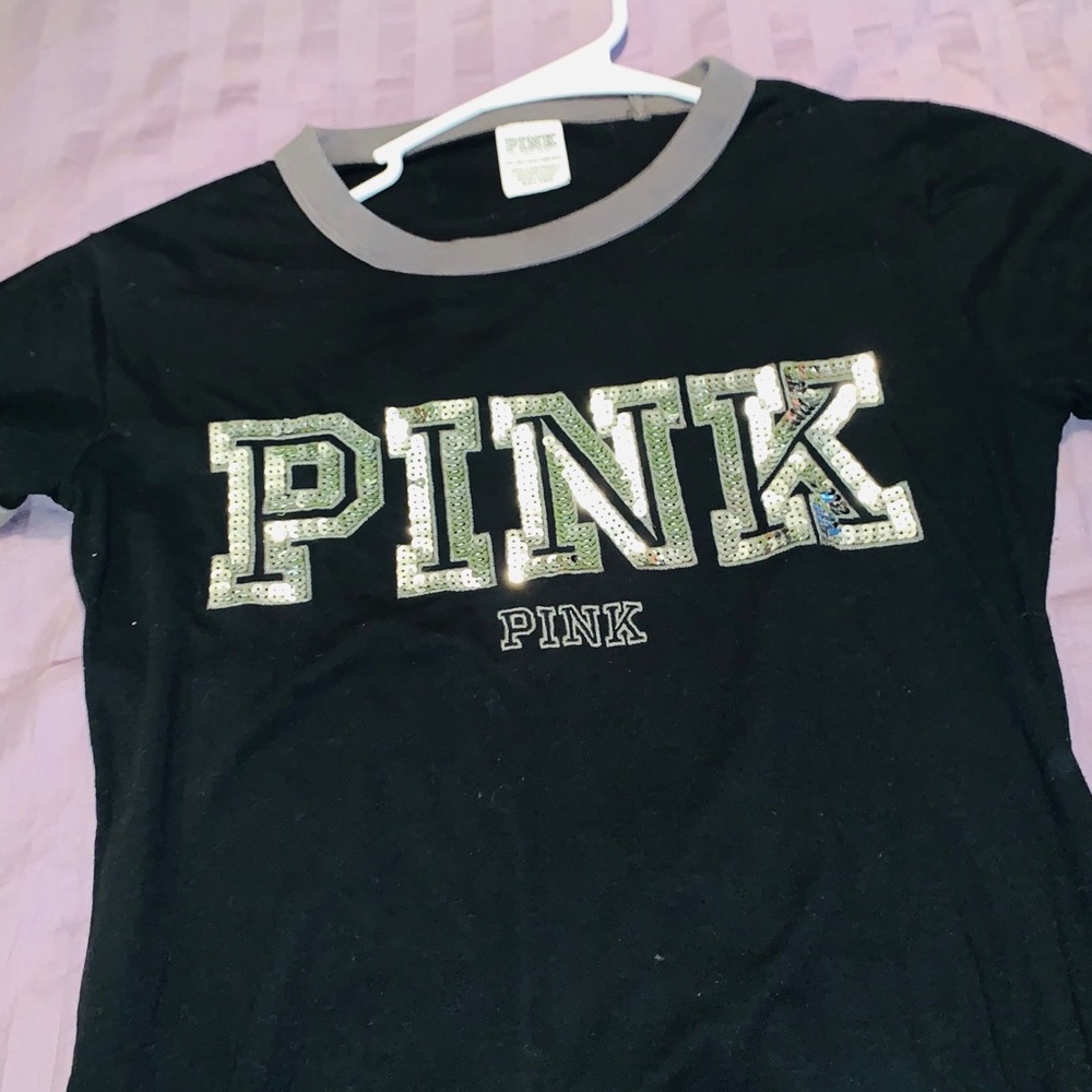 VS pink tshirt